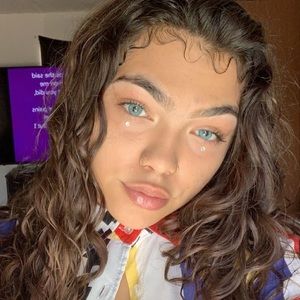 Meet your Posher, Juliona